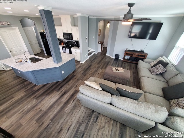 Listing photo id 6 for 2127 Muuga Manor