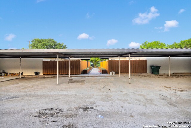 Listing photo id 14 for 600 Gentleman  5