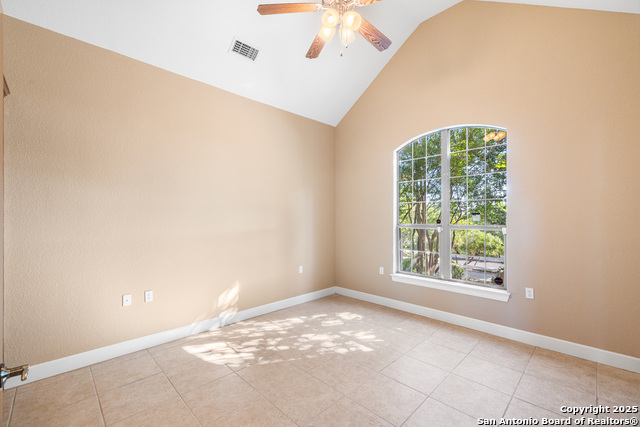 Listing photo id 8 for 3907 Kite Dr. E