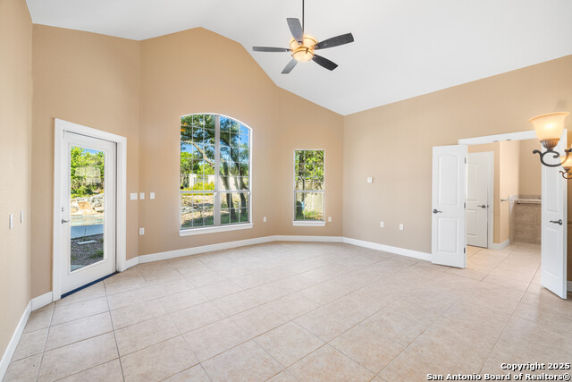 Listing photo id 9 for 3907 Kite Dr. E