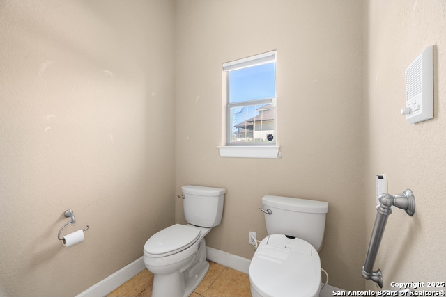 Listing photo id 11 for 3907 Kite Dr. E