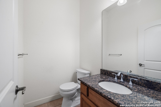 Listing photo id 13 for 3907 Kite Dr. E