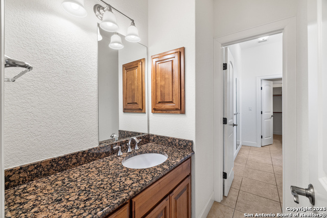 Listing photo id 15 for 3907 Kite Dr. E