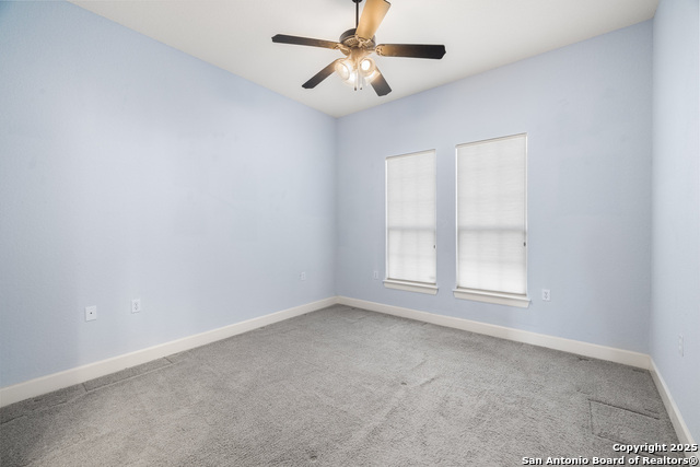 Listing photo id 17 for 3907 Kite Dr. E