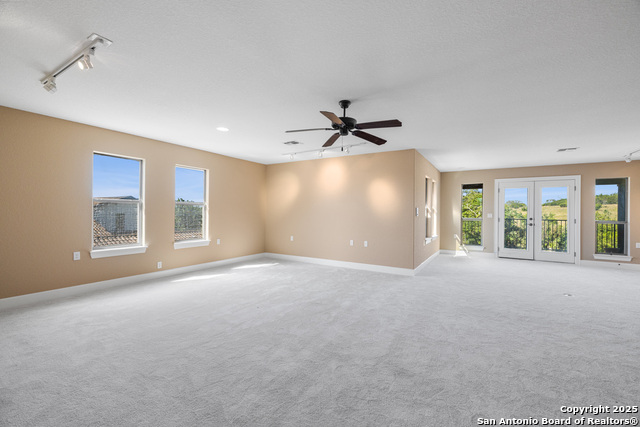 Listing photo id 18 for 3907 Kite Dr. E