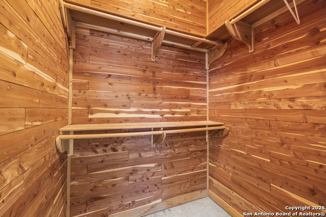 Listing photo id 21 for 3907 Kite Dr. E