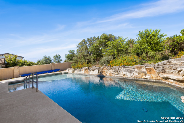 Listing photo id 22 for 3907 Kite Dr. E