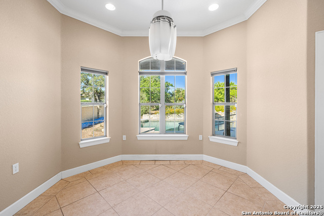 Listing photo id 5 for 3907 Kite Dr. E