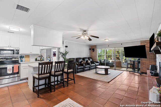 Image 2 of 41 For 180 Freeman Circle