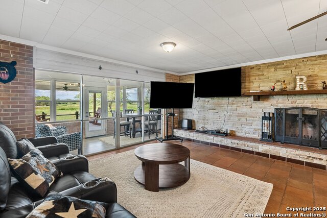 Image 7 of 41 For 180 Freeman Circle