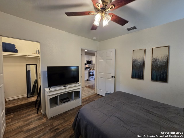 Listing photo id 10 for 522 Overhill  A