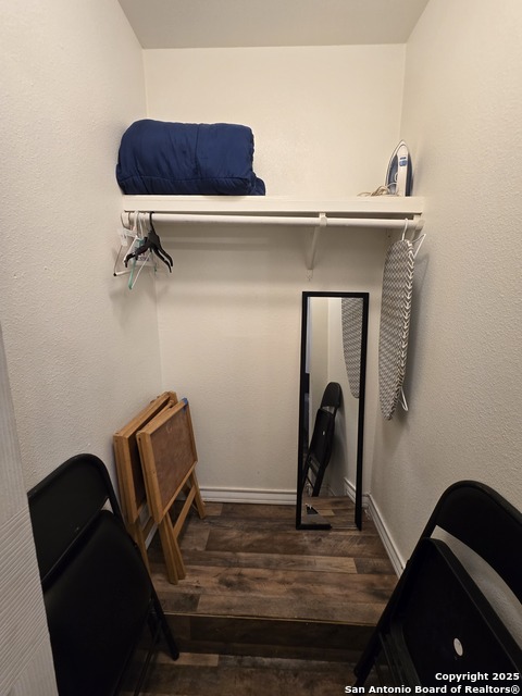 Listing photo id 11 for 522 Overhill  A