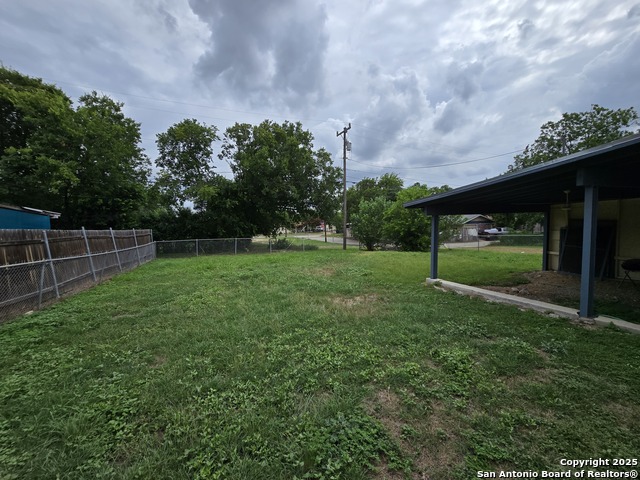 Listing photo id 12 for 522 Overhill  A