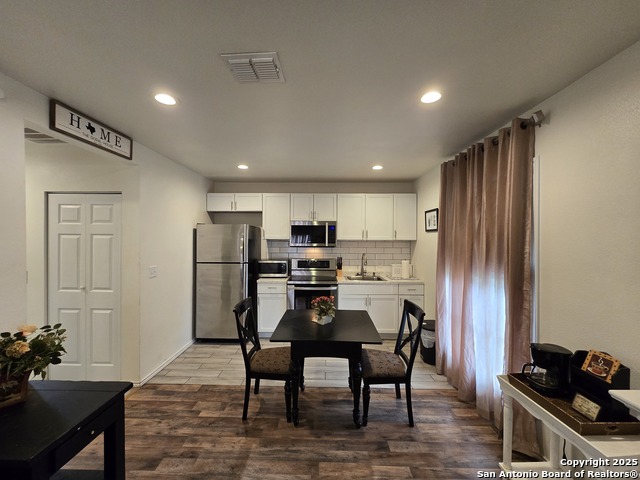 Listing photo id 0 for 522 Overhill  A