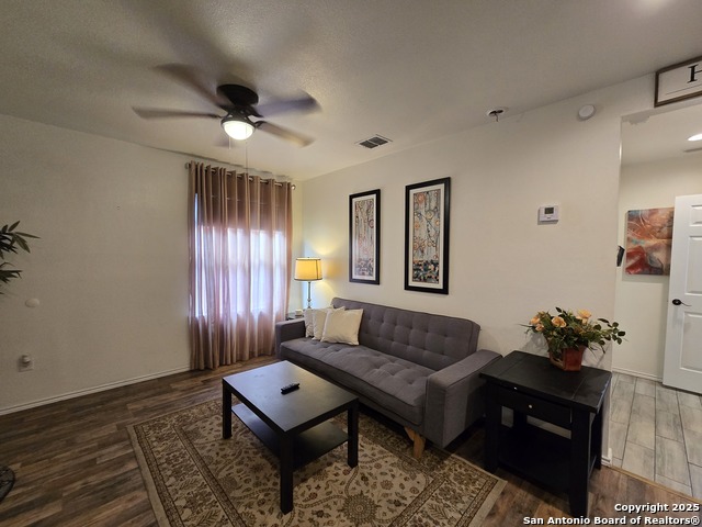 Listing photo id 1 for 522 Overhill  A