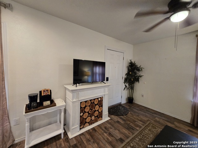 Listing photo id 3 for 522 Overhill  A