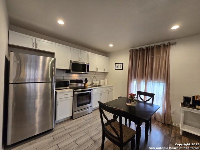 Listing photo id 4 for 522 Overhill  A