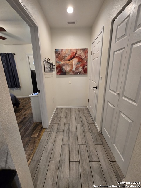 Listing photo id 5 for 522 Overhill  A