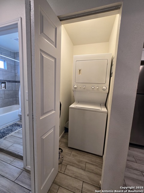 Listing photo id 6 for 522 Overhill  A