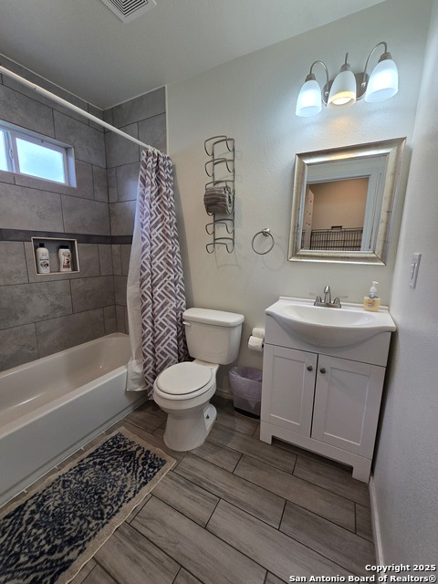 Listing photo id 7 for 522 Overhill  A