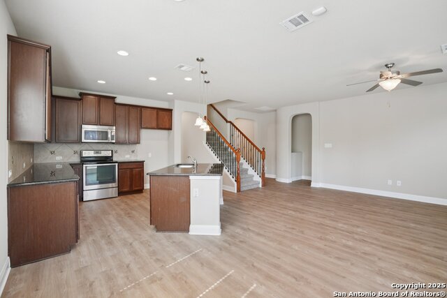Image 8 of 39 For 116 Grand Vista