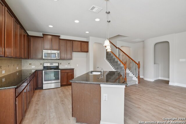 Image 9 of 39 For 116 Grand Vista