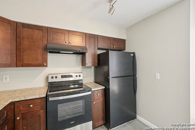 Image 11 of 19 For 10609 Starcrest Dr.  10609