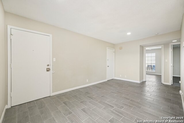 Image 14 of 19 For 10609 Starcrest Dr.  10609
