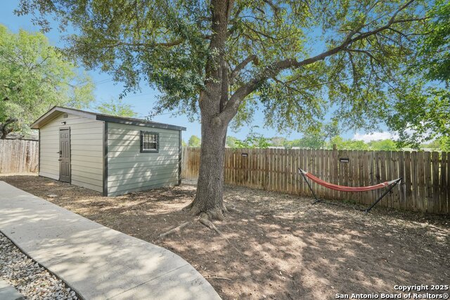 Image 18 of 19 For 10609 Starcrest Dr.  10609