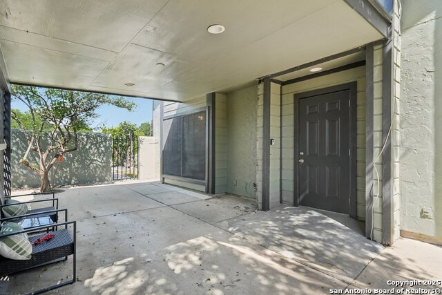 Image 4 of 19 For 10609 Starcrest Dr.  10609