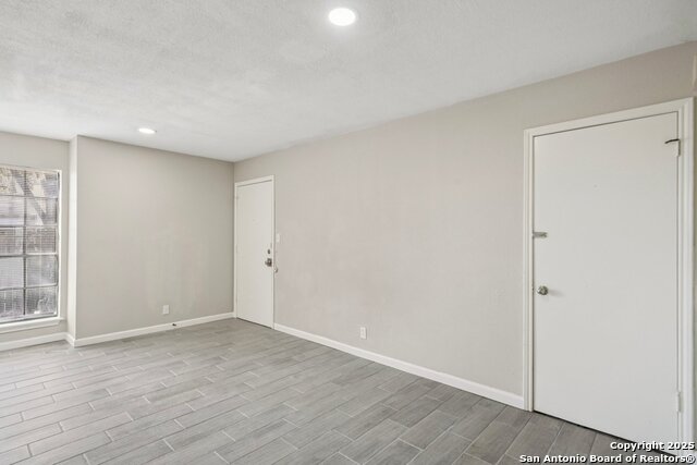 Image 5 of 19 For 10609 Starcrest Dr.  10609