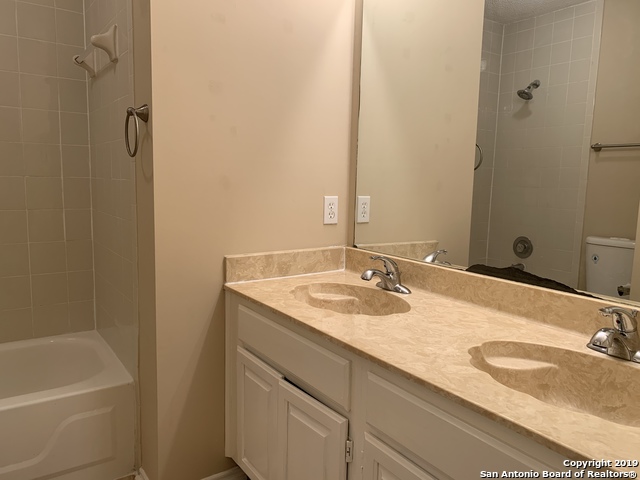 Listing photo id 9 for 10747 Lake Path