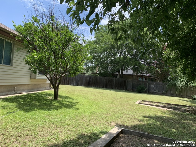 Listing photo id 10 for 10747 Lake Path