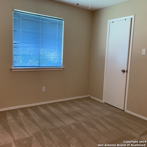 Listing photo id 11 for 10747 Lake Path