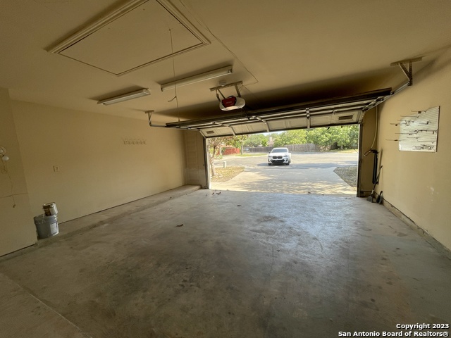Listing photo id 20 for 10747 Lake Path