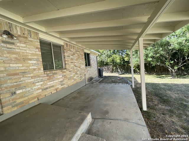 Listing photo id 21 for 10747 Lake Path