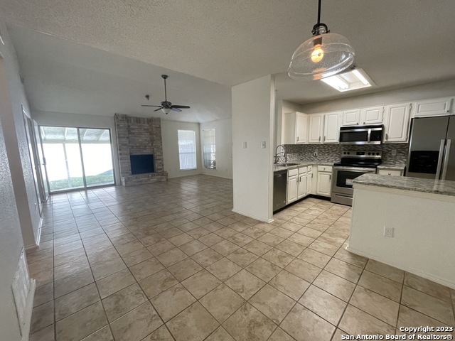 Listing photo id 2 for 10747 Lake Path