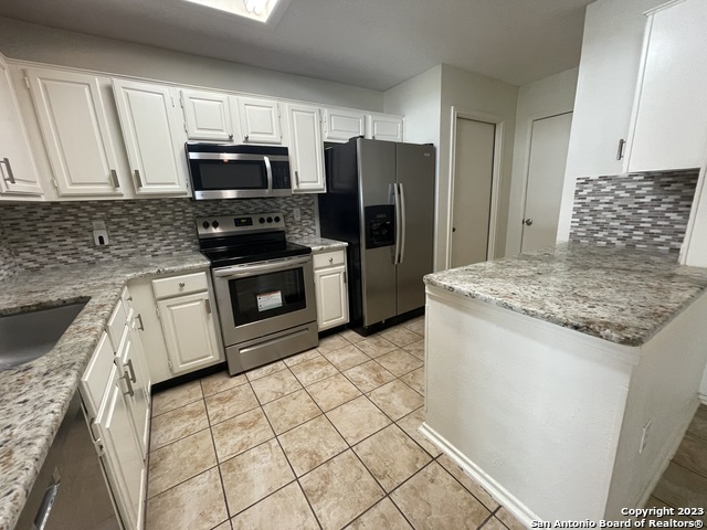 Listing photo id 3 for 10747 Lake Path