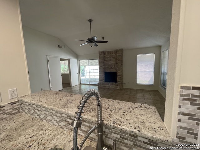 Listing photo id 4 for 10747 Lake Path