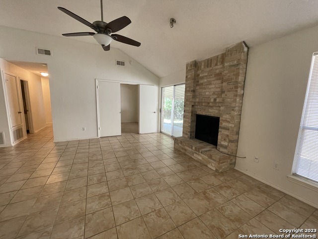 Listing photo id 5 for 10747 Lake Path