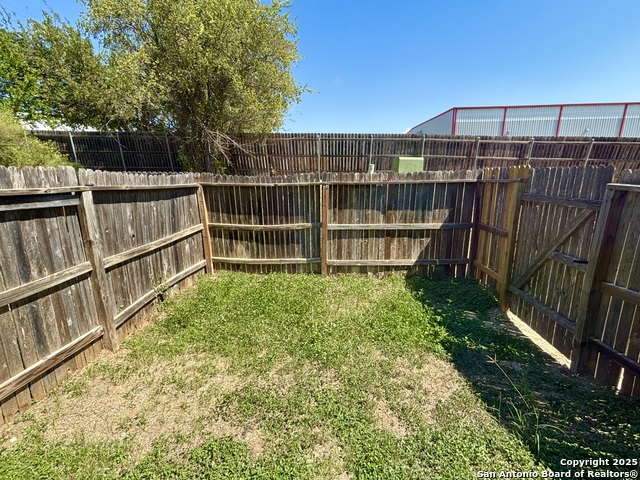 Listing photo id 9 for 10814 Mathom  4