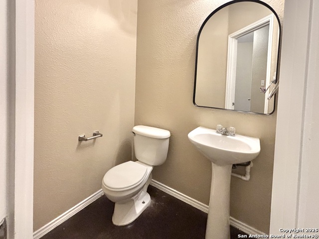 Listing photo id 2 for 10814 Mathom  4