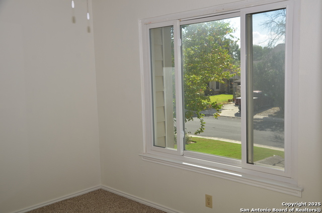 Listing photo id 13 for 5955 Spring Crossing