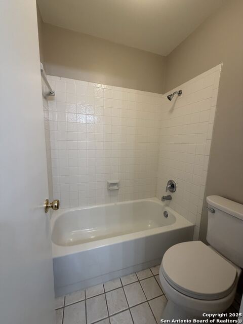 Listing photo id 17 for 5955 Spring Crossing
