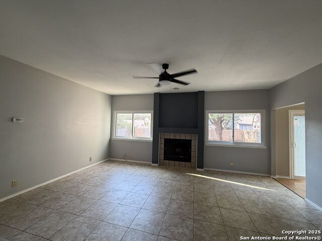 Listing photo id 2 for 5955 Spring Crossing