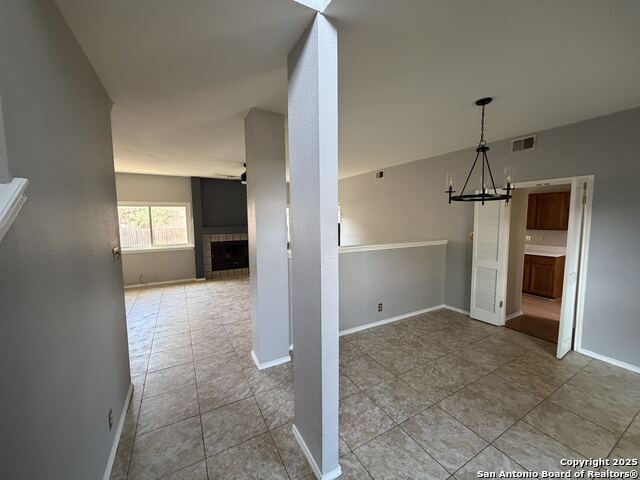 Listing photo id 3 for 5955 Spring Crossing