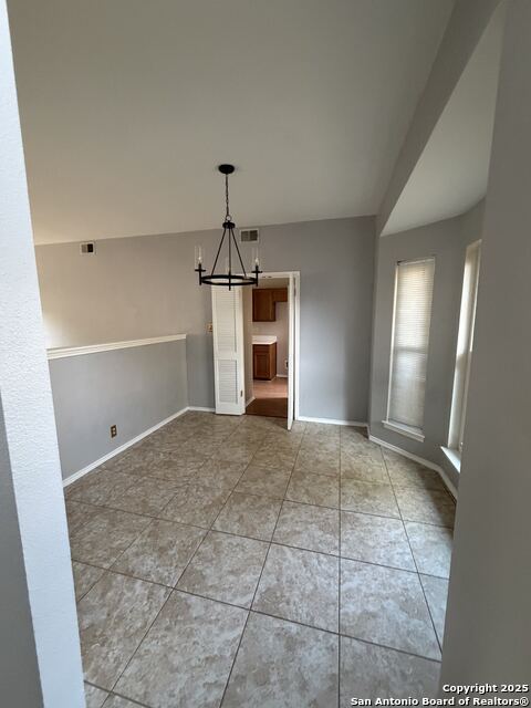 Listing photo id 4 for 5955 Spring Crossing
