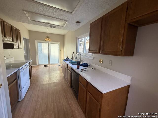 Listing photo id 6 for 5955 Spring Crossing