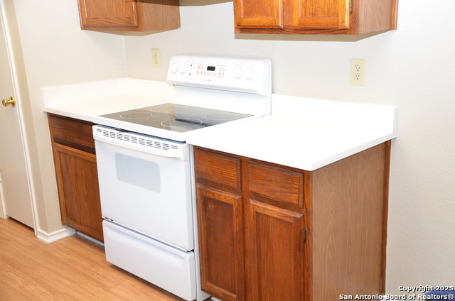 Listing photo id 7 for 5955 Spring Crossing