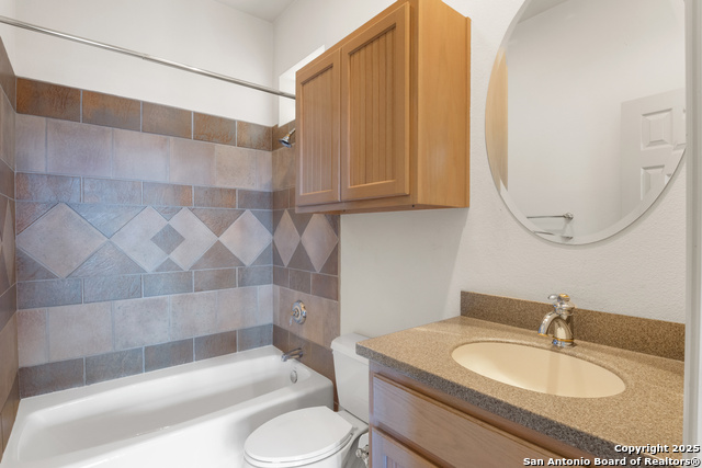 Listing photo id 11 for 1670 Cranes Mill S